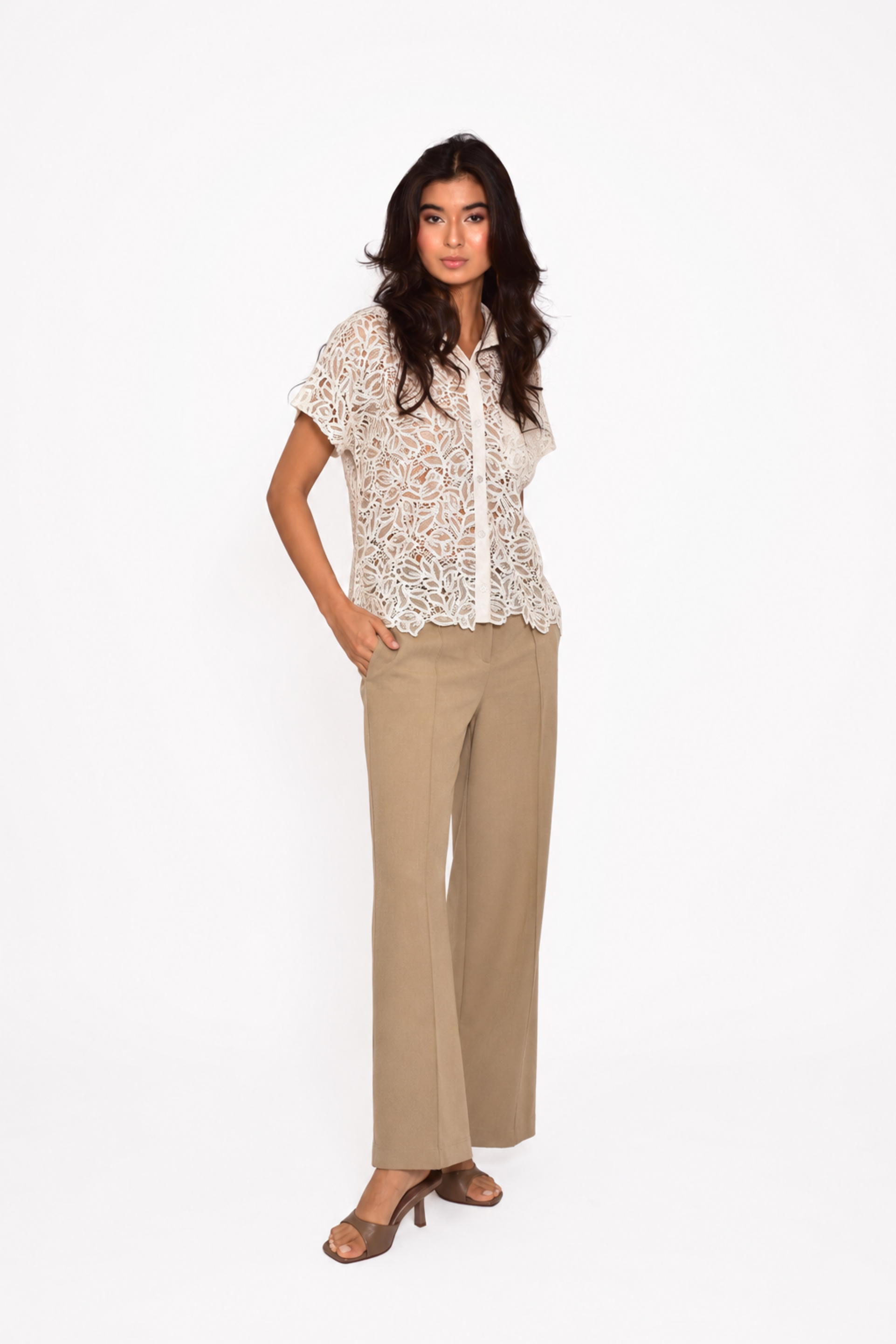 Blusa Carolina arena encaje floral guipur - 01PPM07018
