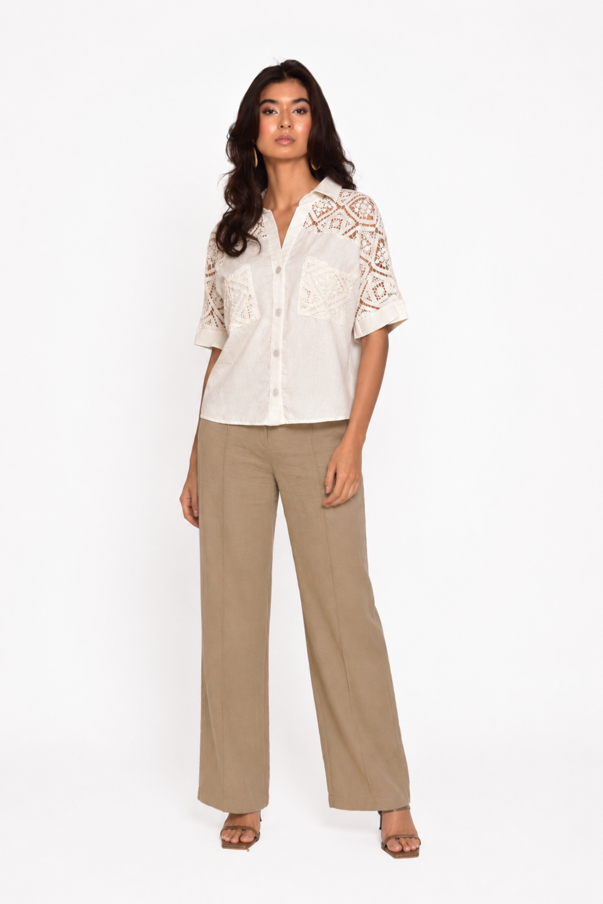 Blusa Patricia arena camisera con encaje geometrico - 01PPM04065